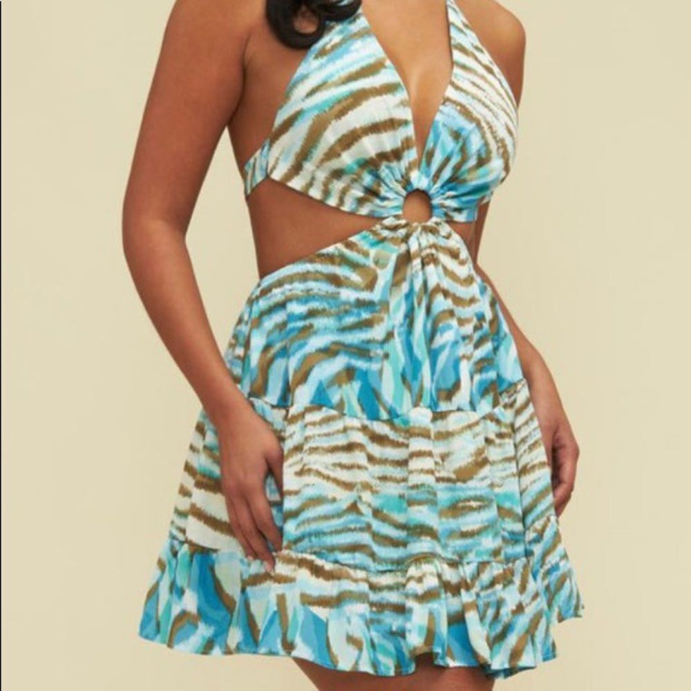 Flare bottom Open Back Mini Dress - Picture 2 of 6